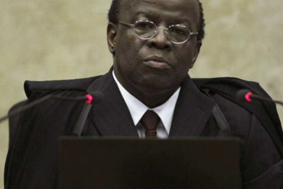 STF é um dos maiores atores políticos do país, diz Barbosa