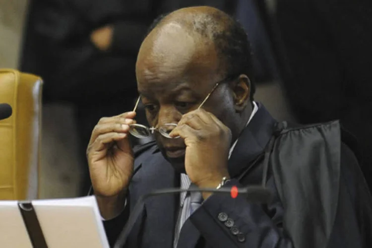 Joaquim Barbosa lê denúncia no STF: o magistrado faz a leitura da denúncia, que afirma que o crime de corrupção ativa era dirigido e operacionalizado por José Dirceu (Fabio Rodrigues Pozzebom/ABr)