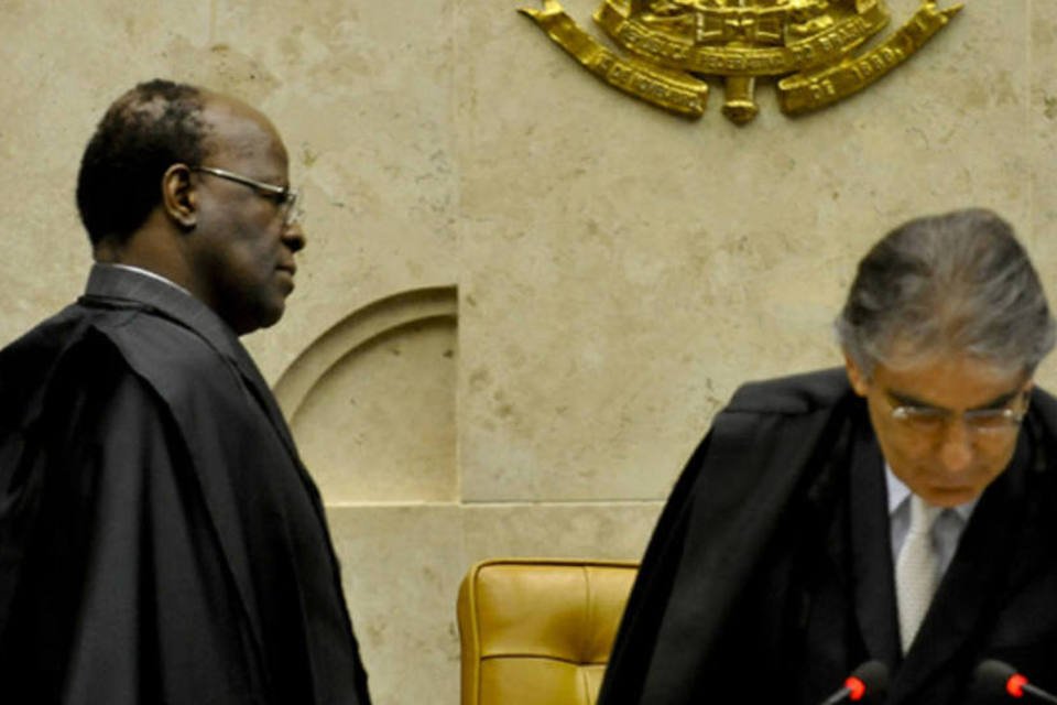 Barbosa condena réus por formação de quadrilha