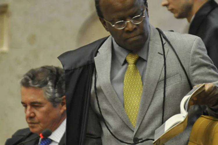 
	Joaquim Barbosa chega ao STF: o ministro ainda afirma que, diferentemente de quem o critica, conquistou o posto de ministro do STF por esfor&ccedil;o acad&ecirc;mico e profissional
 (Débora Zampier)