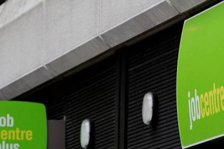 
	Centro de empregos no Reino Unido: o n&uacute;mero total de desempregados caiu 7.000 entre maio e julho&nbsp;
 (Ben Stansall/AFP)