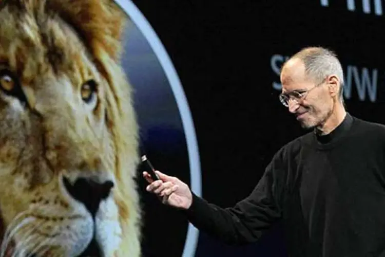 Entre as habilidades de Steve Jobs, estava a de show man, encantando plateias ao anunciar novos produtos da Apple  (Justin Sullivan / Getty Images)