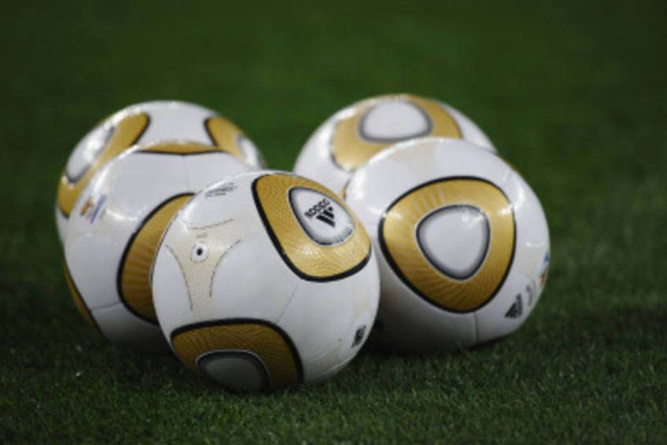 Bola da final da Copa do Mundo é leiloada por US$ 74 mil