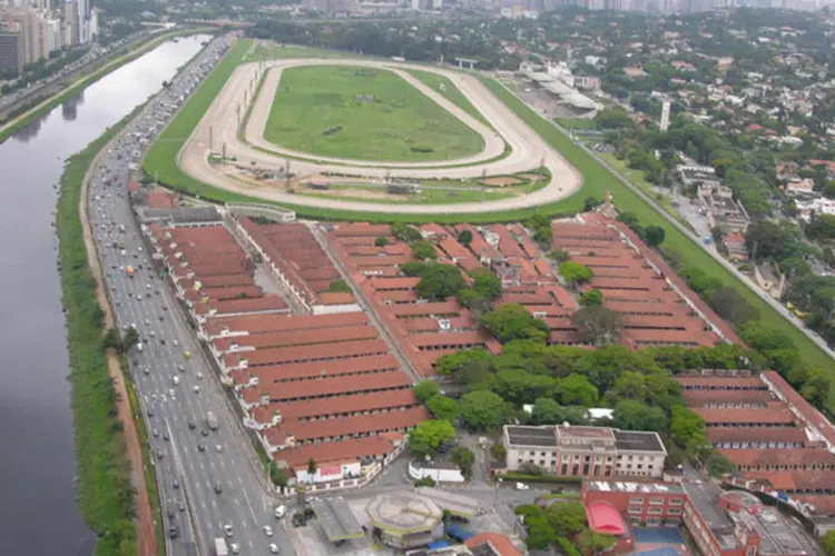 Vista aérea do Jockey Club de São Paulo, na Margina Pinheiros (Wikimedia Commons)