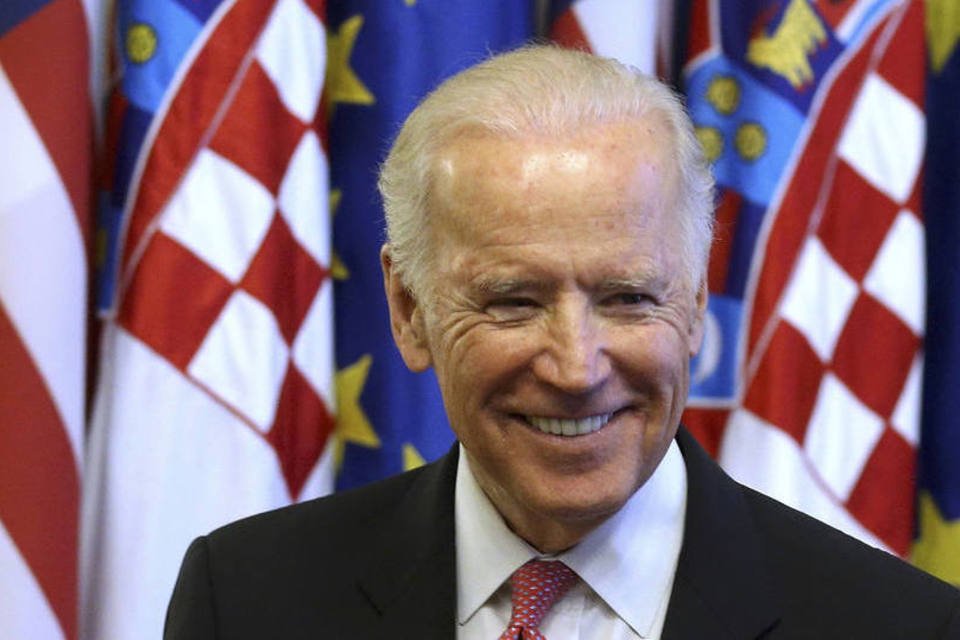Joe Biden visita Bálcãs para discutir crise migratória