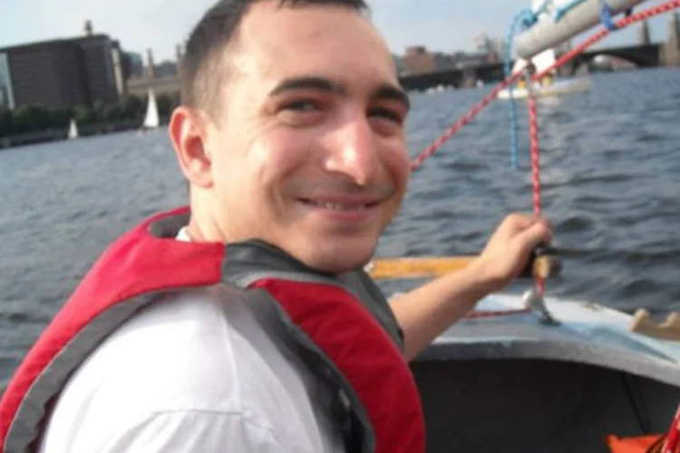 Estudante americano Joel Tenenbaum é condenado a pagar multa no valor de 675 mil dólares depois de baixar e compartilhar músicas (Joel Tenenbaum/Wikimedia Commons)