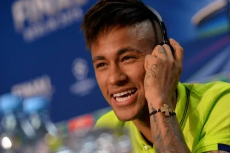 
	O jogador brasileiro Neymar: Neymar, que estendeu seu contrato com o Barcelona at&eacute; 2021, foi contratado pelo clube catal&atilde;o em 2013 junto ao Santos
 (Arquivos/AFP)