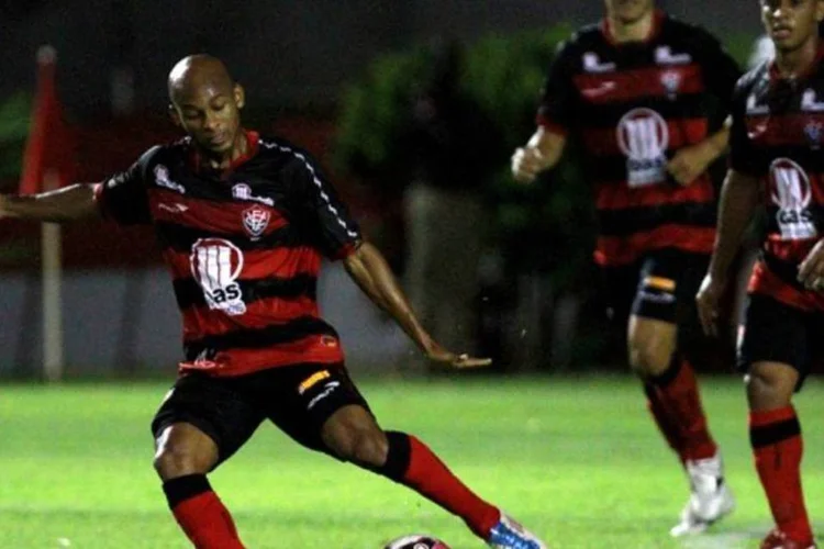 
	Jogadores do Vit&oacute;ria: a FBF e a CBF decidiram pelo adiamento por falta de garantias de seguran&ccedil;a para integrantes dos clubes e torcedores
 (Felipe Oliveira/EC Vitória/Divulgação)