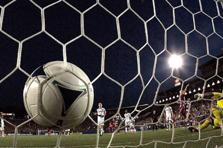 
	Gol:&nbsp;a primeira competi&ccedil;&atilde;o que usou o sistema foi o Campeonato Mundial de Clubes, vencido pelo Corinthians, em dezembro do ano passado, em que n&atilde;o houve nenhum lance em que foi preciso acion&aacute;-lo.
 (Tom Pennington/Getty Images)