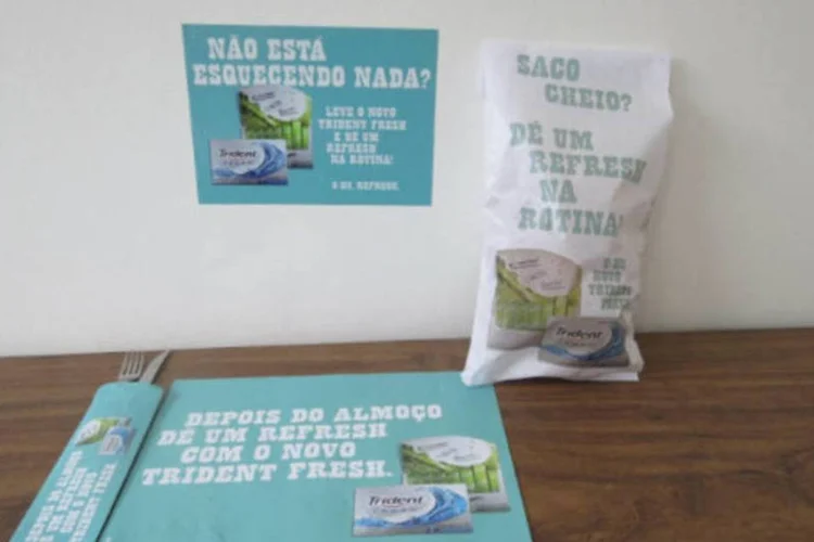 O Grupo Four Midia distribuiu 390 mil saquinhos de pão personalizados com o mote da campanha em 130 padarias e mais 320 mil jogos americanos e porta-talheres em 40 restaurantes (Reprodução)