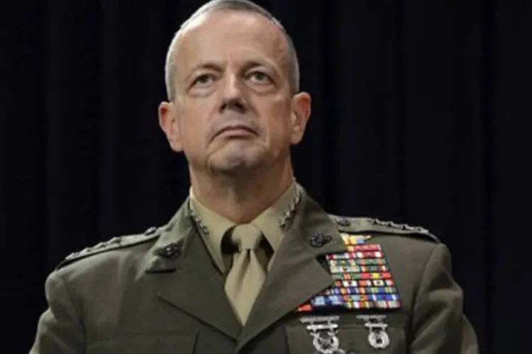 
	O general John Allen se re&uacute;ne com o secret&aacute;rio de Defesa americano em 10 de outubro: ele &eacute; comandante da for&ccedil;a da Otan no Afeganist&atilde;o desde julho de 2011
 (Thierry Charlier/AFP)
