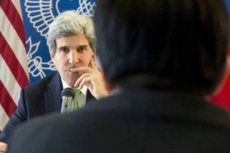 John Kerry em reunião com blogueiros chineses (POOL/Reuters)