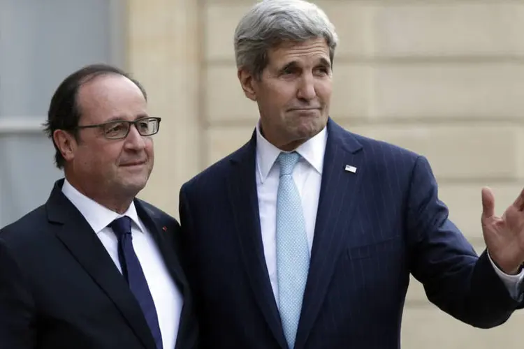 
	John Kerry e Fran&ccedil;ois Hollande: Paris tamb&eacute;m decidiu pelo desdobramento de uma for&ccedil;a na Rep&uacute;blica Centro-Africana para &quot;evitar uma cat&aacute;strofe humanit&aacute;ria&quot;
 (Philippe Wojazer / Reuters)