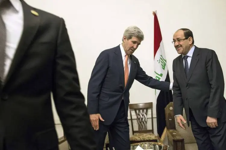 Nuri al-Maliki e John Kerry durante encontro em Bagdá, no Iraque (Brendan Smialowski/Reuters)