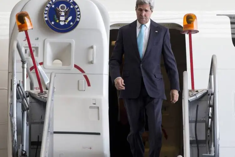 Secretário de Estado dos EUA, John Kerry, durante sua chega ao aeroporto Benito Juarez, na Cidade do México (Carolyn Kaster/Reuters)