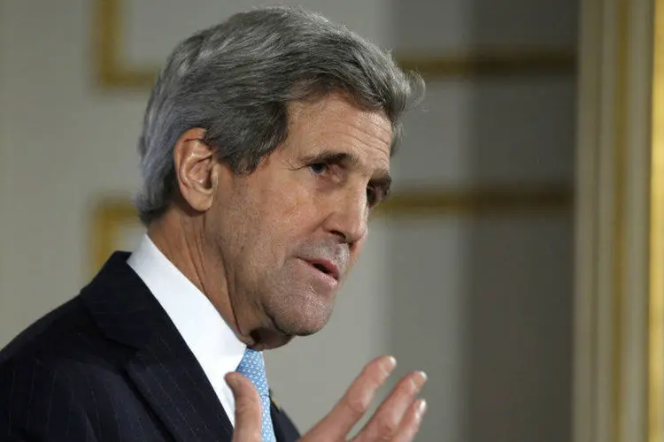 
	John Kerry: &ldquo;carv&atilde;o e petr&oacute;leo podem ser maneiras mais baratas hoje... mas eu pe&ccedil;o &agrave;s na&ccedil;&otilde;es ao redor do mundo: olhem mais para frente&rdquo;
 (Alastair Grant/Pool/Reuters)
