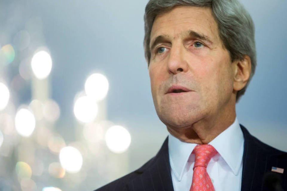Coalizão liderada pelos EUA enfraqueceu EI, diz Kerry