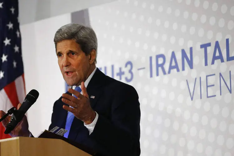 John Kerry fala à imprensa após uma reunião em Viena, na Áustria, nesta segunda-feira (Leonhard Foeger/Reuters)