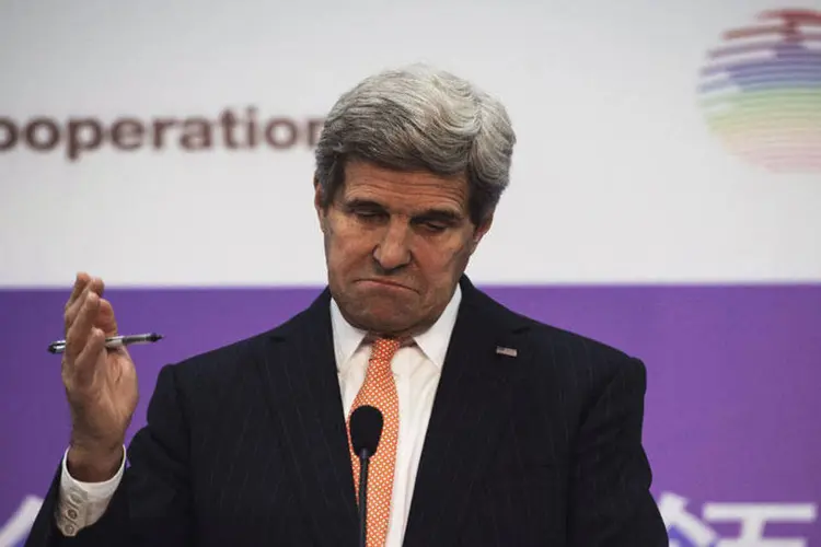 
	John Kerry: &quot;hoje o Ir&atilde; parou o progresso de seu programa nuclear e deu marcha &agrave; r&eacute; (em seu programa nuclear) pela primeira vez em uma d&eacute;cada&quot;
 (Reuters)