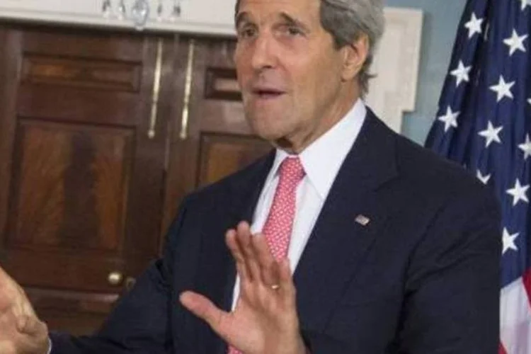 
	John Kerry: &quot;tropas que estavam na fronteira est&atilde;o se movendo para Moscou e n&atilde;o para Kiev&quot;, disse (AFP)