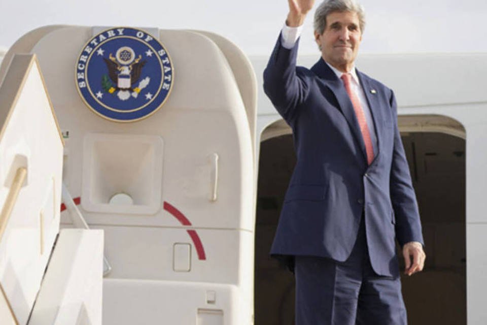 Kerry faz visita-surpresa à Tunísia