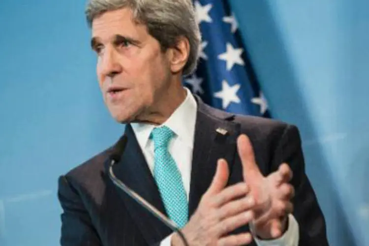 
	O secret&aacute;rio de Estado americano, John Kerry: &quot;o regime bloqueou. Eles n&atilde;o fizeram nada exceto continuar a lan&ccedil;ar bombas em barris sobre sua pr&oacute;pria popula&ccedil;&atilde;o e continuar a destruir seu pr&oacute;prio pa&iacute;s&quot;
 (Brendan Smialowski/AFP)