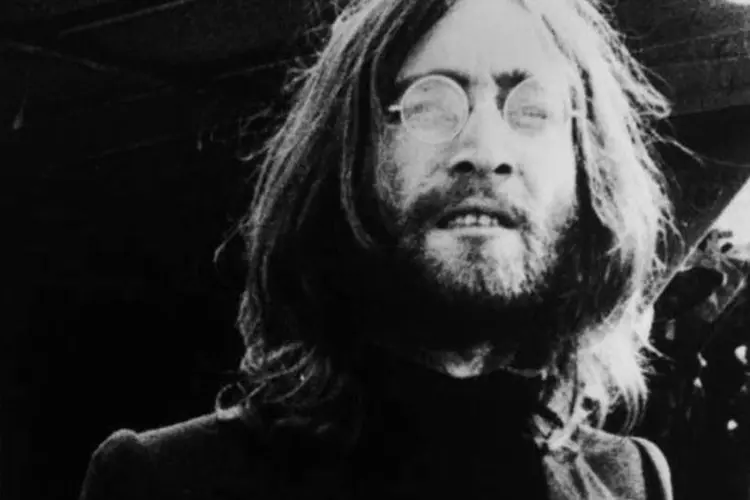 
	John Lennon: guitarra customizada VOX foi usada pelos dois astros durante o per&iacute;odo da turn&ecirc; da banda brit&acirc;nica &quot;Magical Mystery Tour&quot;
 (Central Press/Getty Images)
