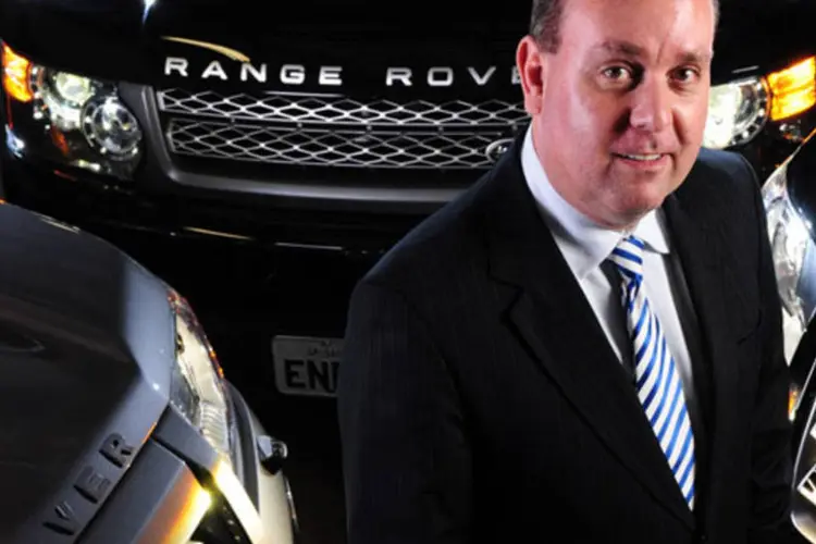 Até pouco tempo atrás, a maioria dos compradores da Land Rover no país pagava à vista modelos que custam até 400 000 reais. Hoje, segundo o presidente da subsidiária, John Peart, os fi nanciamentos já representam 60% das vendas (Germando Lüders/EXAME.com)