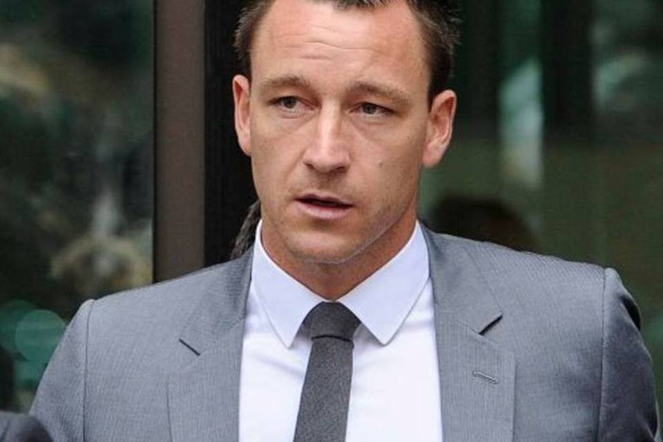 John Terry é absolvido de ofensa racial contra Anton Ferdinand