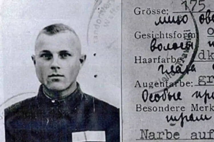Demjanjuk foi capturado como soldado soviético em 1942 pelos nazistas e transformado em guarda de Sobibor  (Wikimedia Commons)
