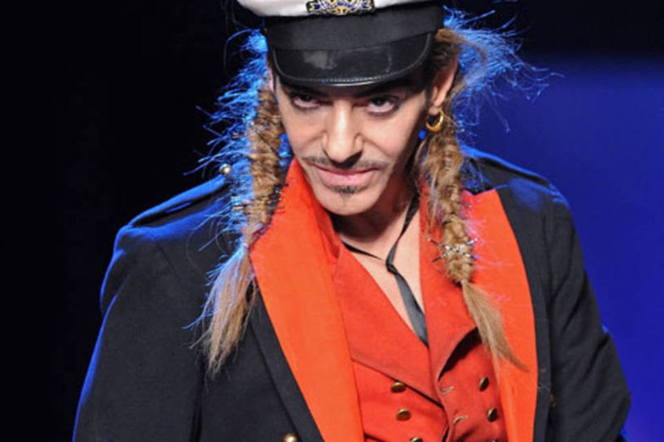 Galliano deve responder na Justiça por antissemitismo