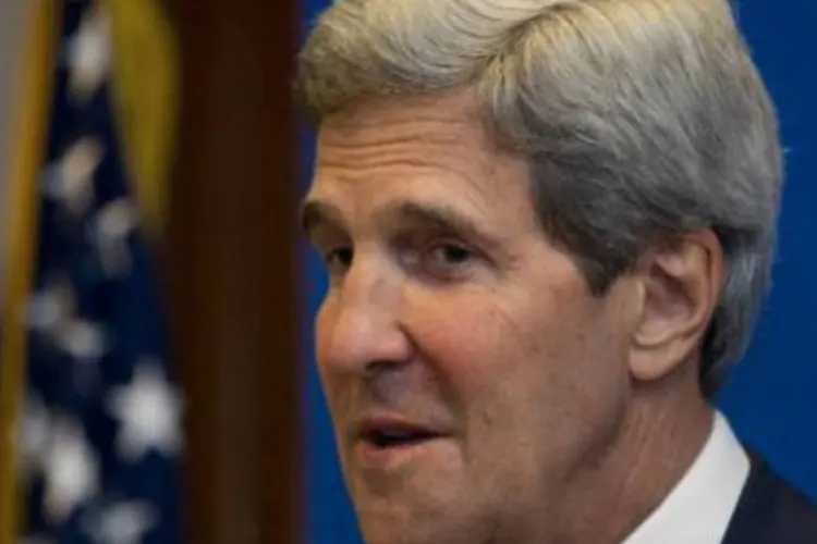 
	John Kerry: secret&aacute;rio de Estado americano disse que Washington n&atilde;o vai &quot;ficar de bra&ccedil;os cruzados&quot; enquanto Damasco continua a atacar seu pr&oacute;prio povo
 (AFP)