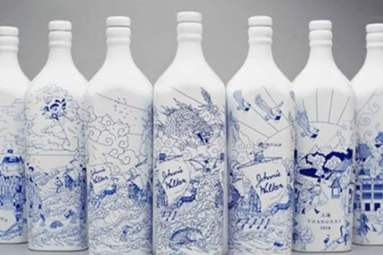 Johnnie Walker em embalagens que imitam porcelana chinesa (Divulgação)