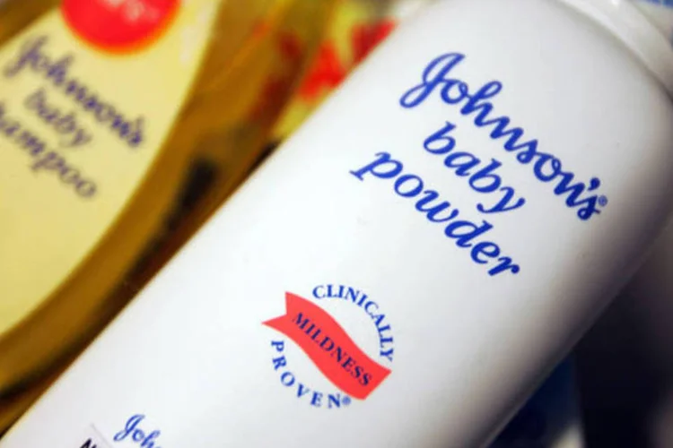 
	Talco e shampoo da Johnson &amp; Johnson: companhia divulgou ganhos de 3,5 bilh&otilde;es de d&oacute;lares, ou 1,22 d&oacute;lar por a&ccedil;&atilde;o
 (Chris Hondros/Getty Images)