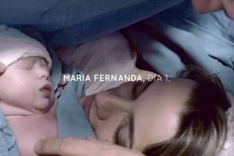 Comercial da Johnson's Baby: Maria Fernanda terá os seus primeiros 30 dias de vida acompanhados pela equipe (Reprodução/YouTube)