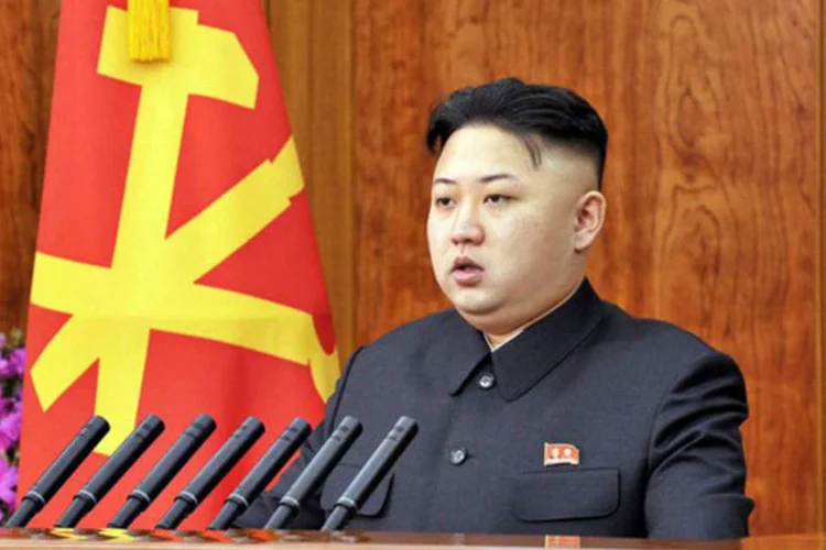 
	L&iacute;der norte-coreano: a mensagem &quot;O grande l&iacute;der Kim Jong-un&quot; ocupava parte da p&aacute;gina principal do site oficial da Casa Azul de Seul, que est&aacute; fora do ar nas suas vers&otilde;es em coreano e ingl&ecirc;s
 (Kns/AFP)