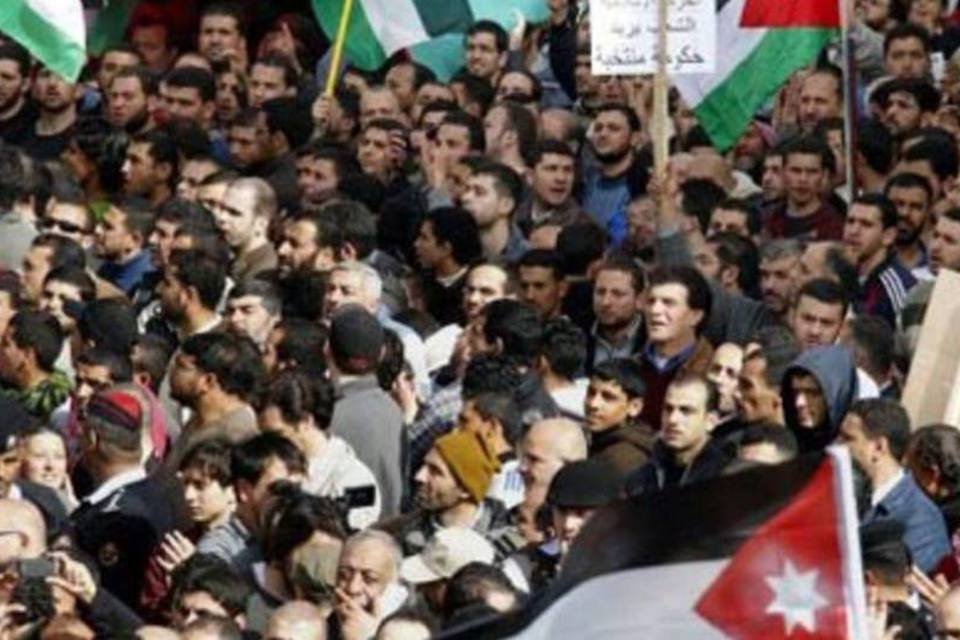 Jordanianos participam de manifestação por reformas políticas