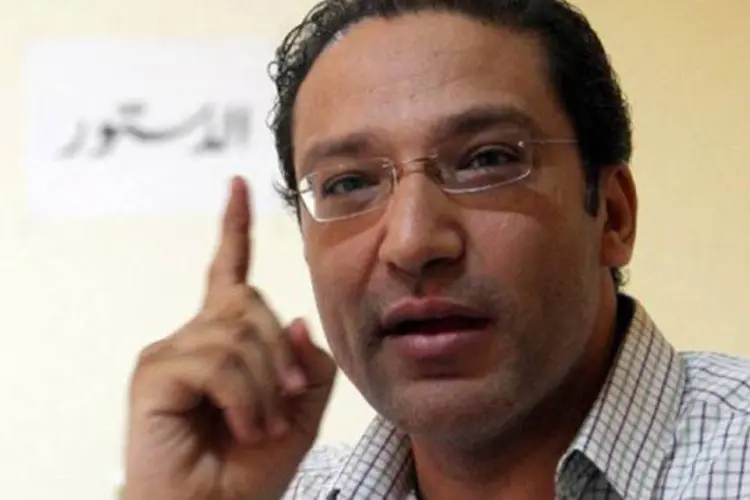 O chefe de redação do jornal egípcio independente Al-Dostur, Islam Afifi: o jornalista permanecerá detido até 16 de setembro
 (AFP)