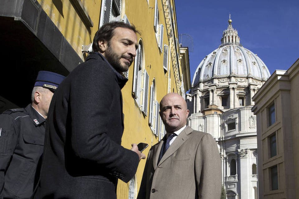Vaticano abre julgamento por vazamento de documentos