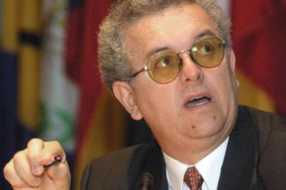Ocampo retira candidatura ao BM e apoia nigeriana