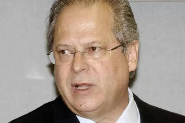 
	Ex-ministro Jos&eacute; Dirceu:A decis&atilde;o de juiz da Vara de Execu&ccedil;&otilde;es das Penas e Medidas Alternativas (Vepema) do Distrito Federal considerou que o pedido &eacute; &quot;rotineiro&quot; em per&iacute;odo &quot;razoavelmente curto de tempo&quot;
 (Roosewelt Pinheiro/Agência Brasil)