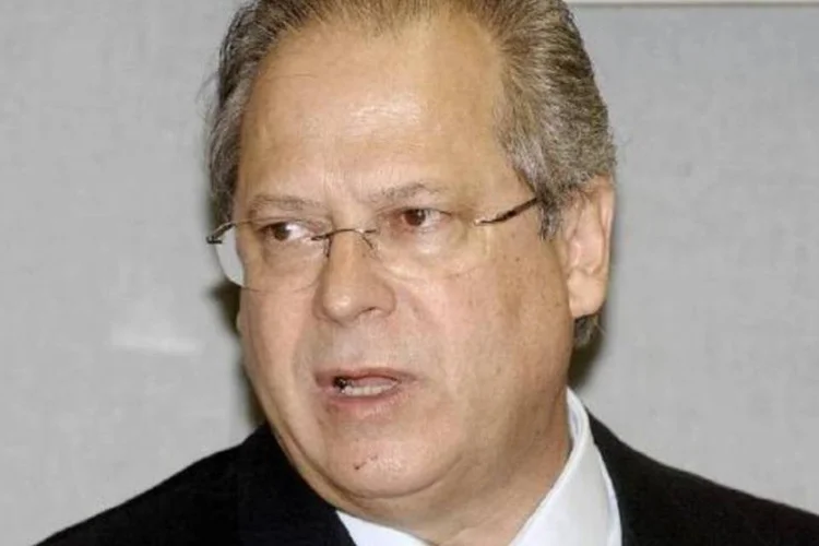 
	Ex-ministro Jos&eacute; Dirceu, do PT: seu advogado informou que vai aguardar os dois votos restantes referentes ao cap&iacute;tulo em an&aacute;lise
 (Roosewelt Pinheiro/Agência Brasil)