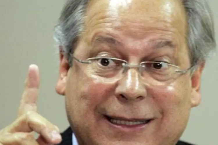 
	Ex-ministro-chefe da Casa Civil Jos&eacute; Dirceu: &quot;sou respons&aacute;vel por muitos erros, mas n&atilde;o pelos (erros) que me acusam&quot;, disse
 (Paulo Whitaker/Reuters)