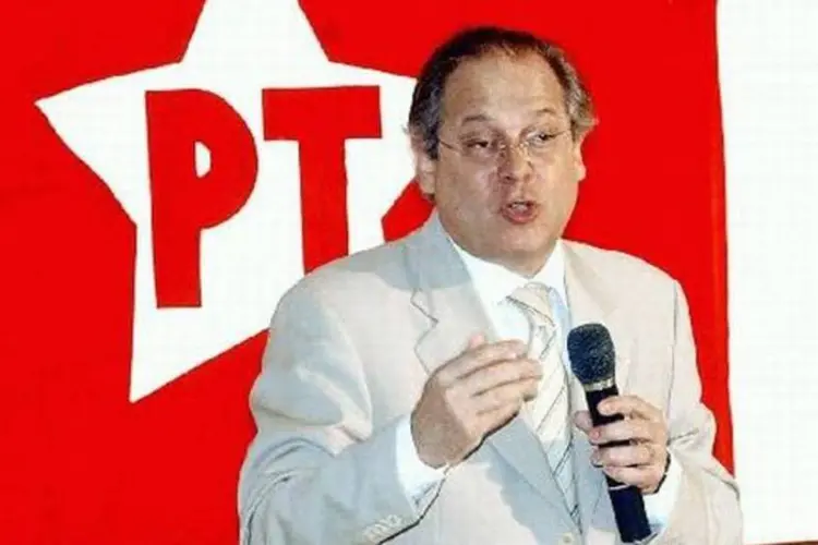 
	Jos&eacute; Dirceu, o ex-ministro-chefe da Casa Civil do governo Lula e r&eacute;u condenado no julgamento do mensal&atilde;o, &eacute; militante do PT
 (Antonio Cruz/Agência Brasil)
