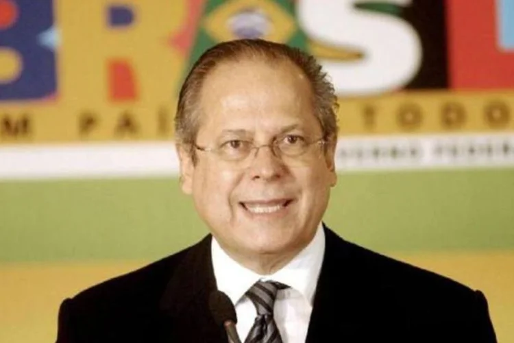 
	Jos&eacute; Dirceu tem recebido amigos na casa de Vinhedo, interior paulista
 (Antônio Cruz/Agência Brasil)