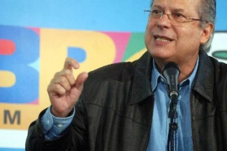 
	Ex-ministro Jos&eacute; Dirceu, condenado pelo mensal&atilde;o: o esc&acirc;ndalo &eacute; uma das evid&ecirc;ncias de que o Brasil ainda tem um longo caminho a percorrer, afirmou a revista Time
 (Marcello Casal Jr./Agência Brasil)