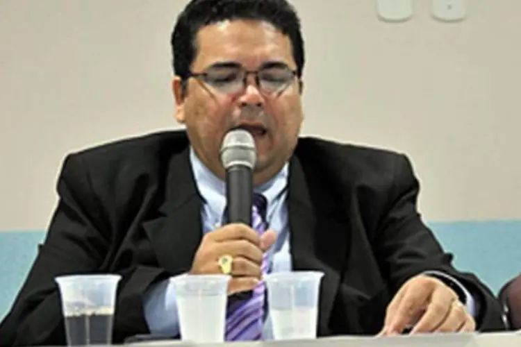 José Januário de Oliveira Amaral já entregou o pedido de renúncia para o MEC (Divulgação/Unir)