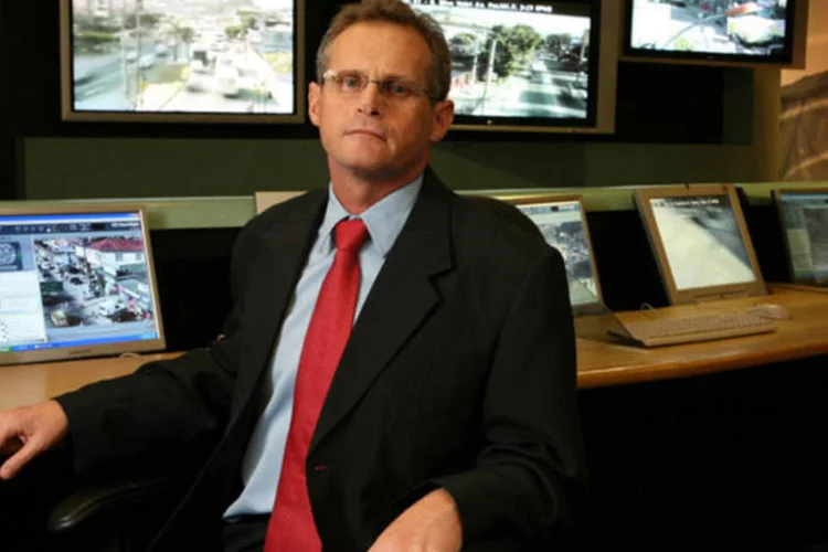 Beltrame inaugurou centros de cidadania e tecnologia em três comunidades pacificadas (Fernando Lemos/Veja Rio)