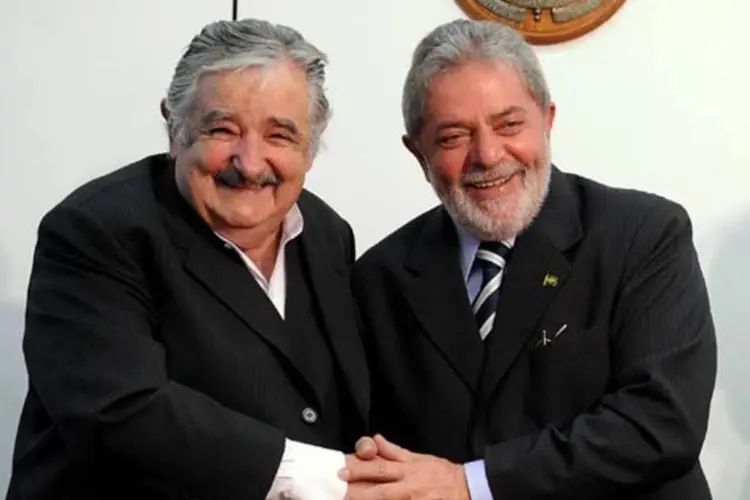 Mujica e Lula: uruguaio elogiou a "revolução" feita por Lula sem atropelar o mercado (Roosewelt Pinheiro/Agência Brasil)