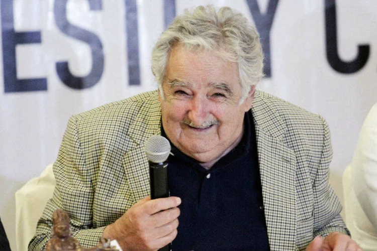 
	Jos&eacute; Mujica: o senador foi muito duro ao manejo feito pela Uni&atilde;o Europeia (UE) com rela&ccedil;&atilde;o &agrave; crise grega e opinou que ao atuar assim, se transformou em uma herdeira da &quot;Europa colonialista&quot;
 (Victor Ruiz Garcia/Reuters)